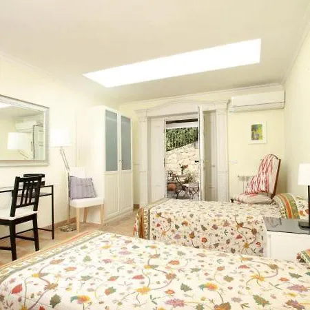 Sleeps 8 With Pool Air Con And Wifi