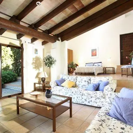 Villa Sleeps 8 With Pool Air Con And Wifi